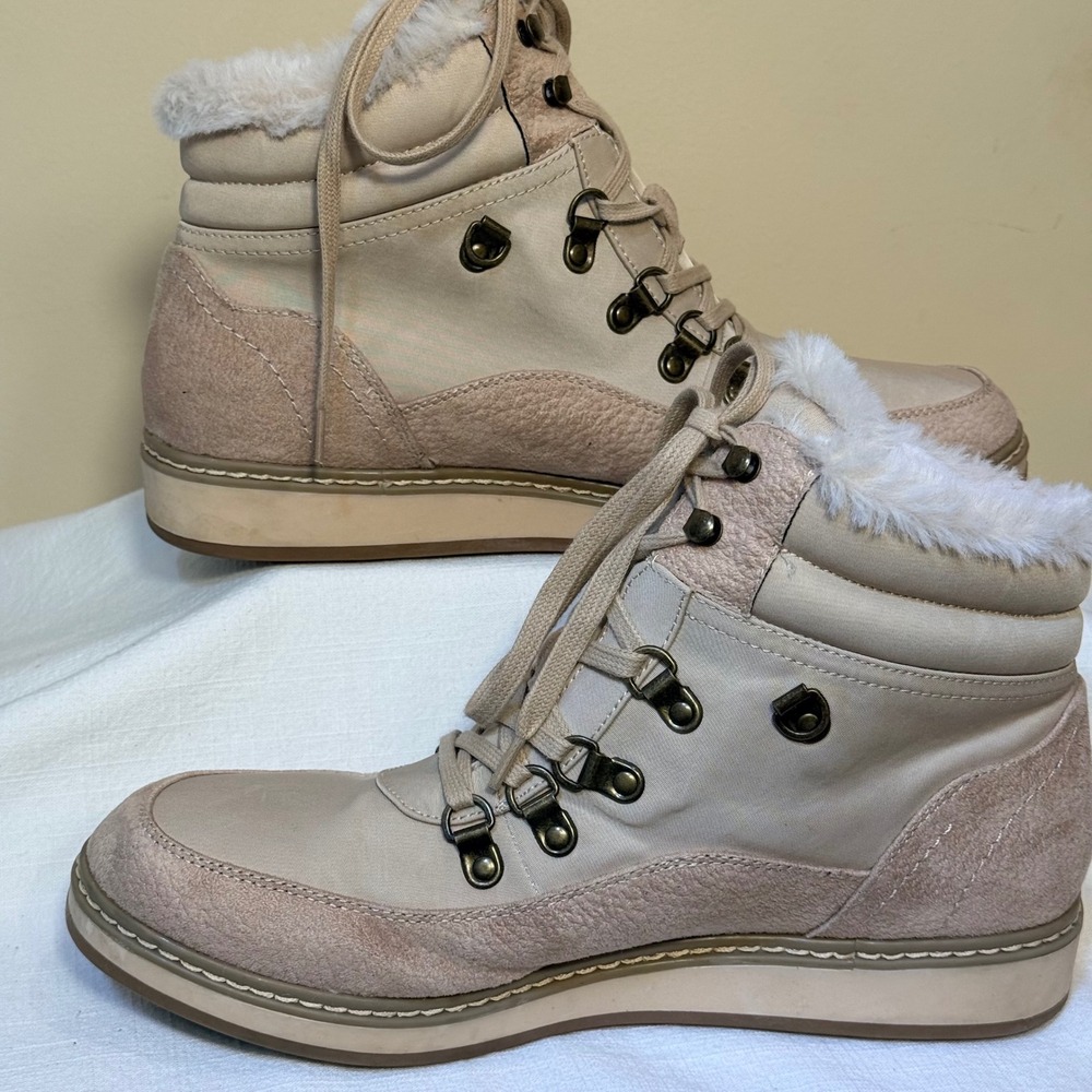 White Mountain Swift Winter Boots 8M Beige Faux Fur Trim Lace Up Hiking SWIF01J1
